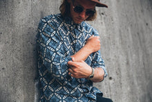 Charger l&#39;image dans la galerie, Ocean Blue Shirt
